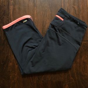 Old navy cropped workout leggings